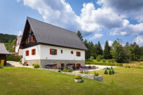 Green lakes house